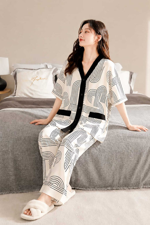 (NEW) Of White with Black Korean Style V-Neck Printed Drop Shoulder Half sleeves