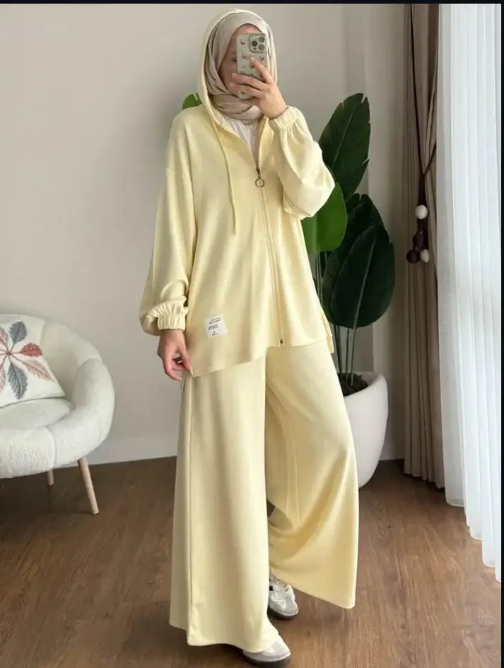 Wide-Leg Bottom Over Size Style Premium Quality Winter 2-Pcs Tracksuit. CWTS-39